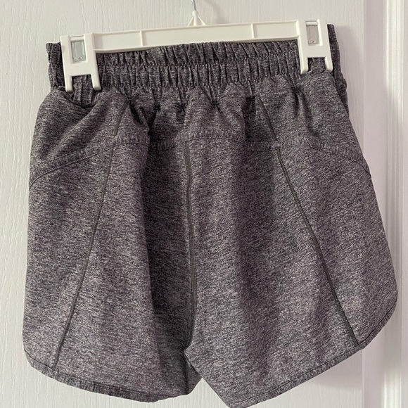 LULULEMON Hotty Hot Low-Rise Lined Short 4” size 4 gray - Picture 3 of 8